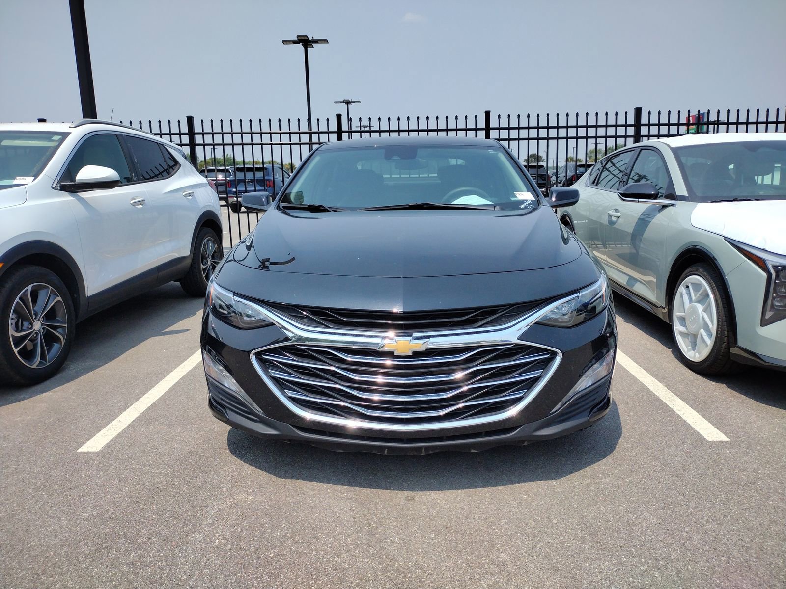 Used 2025 Chevrolet Malibu LT FWD image 2