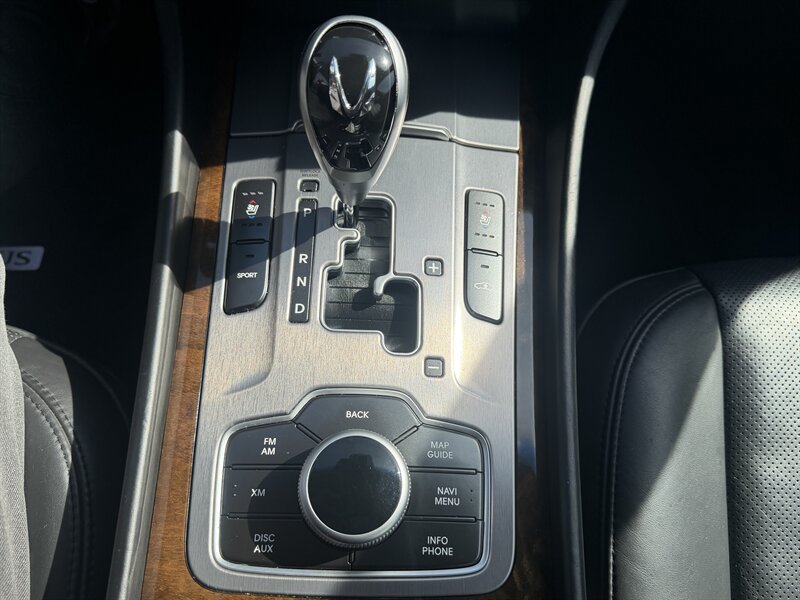Used 2011 Hyundai Equus Signature RWD image 17