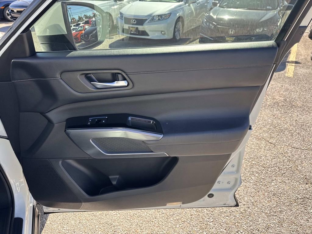 Used 2022 Nissan Pathfinder SL w/ SL Premium Package image 14