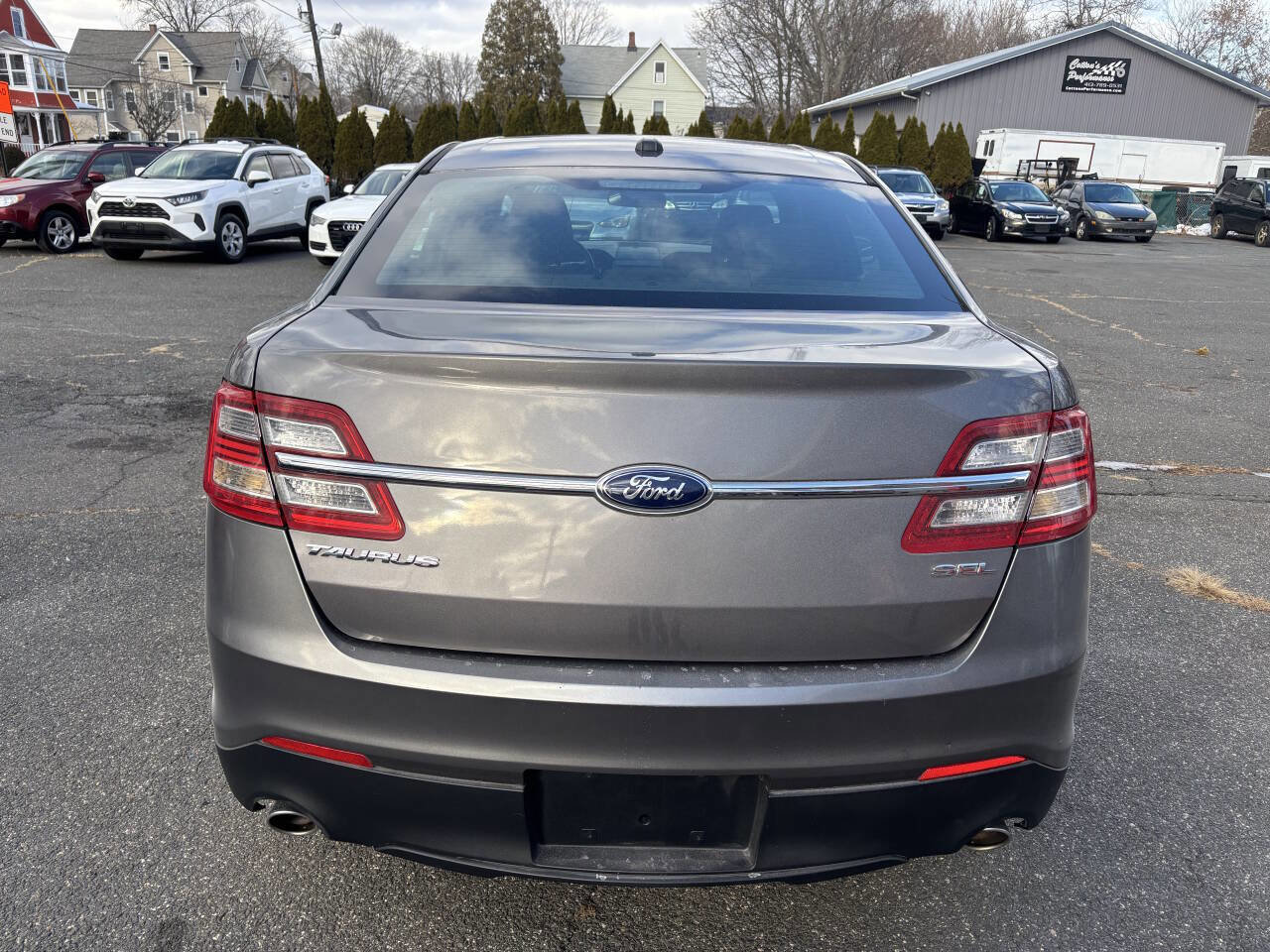 Used 2014 Ford Taurus SEL image 4