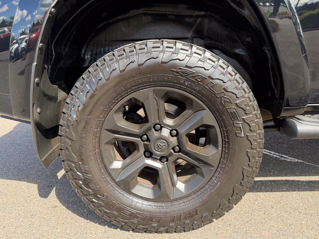 Used 2018 Toyota 4Runner SR5 AWD/4WD image 9
