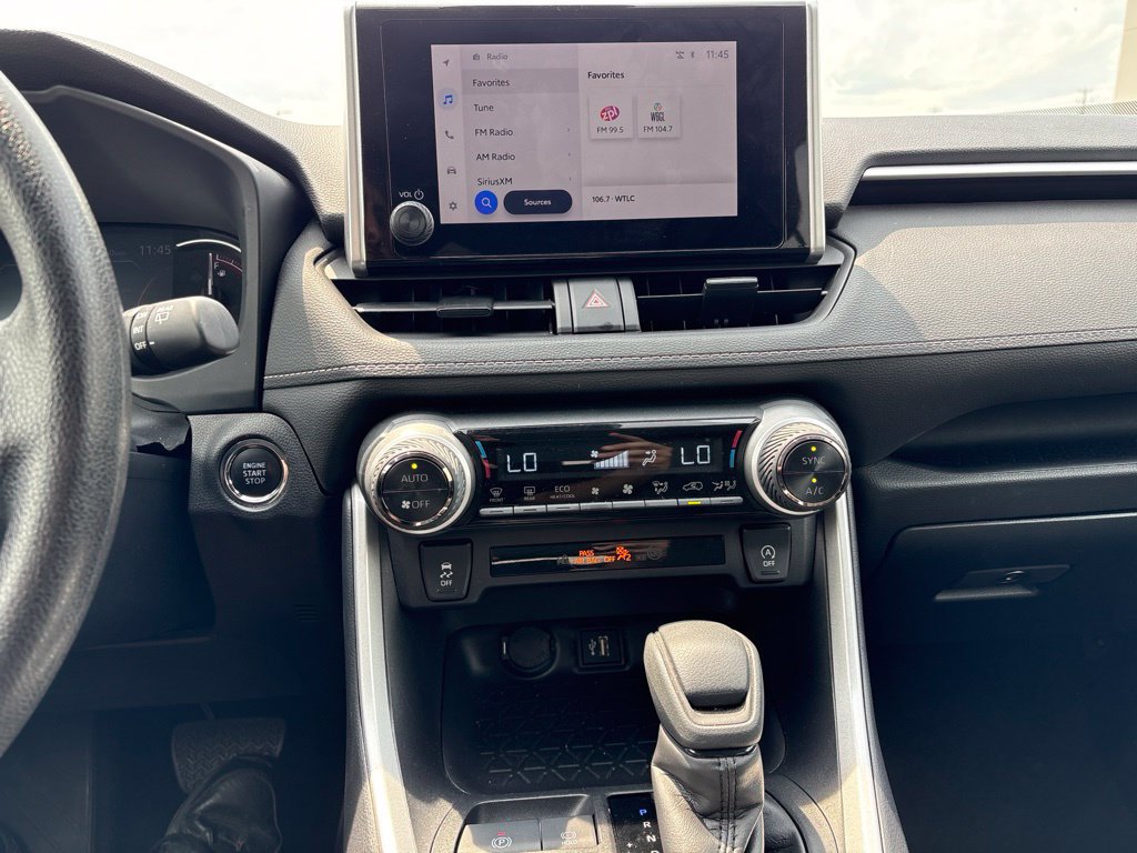 Used 2025 Toyota RAV4 XLE FWD image 27