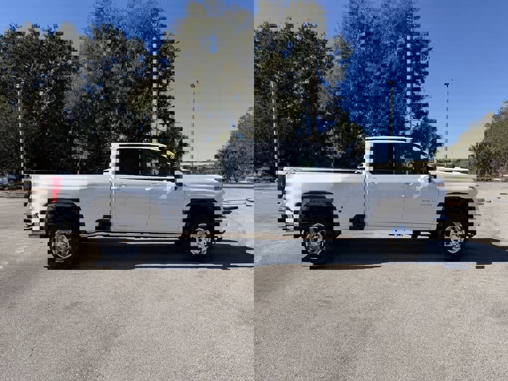 New 2026 Chevrolet Silverado 3500 LT w/ Convenience Package image 3