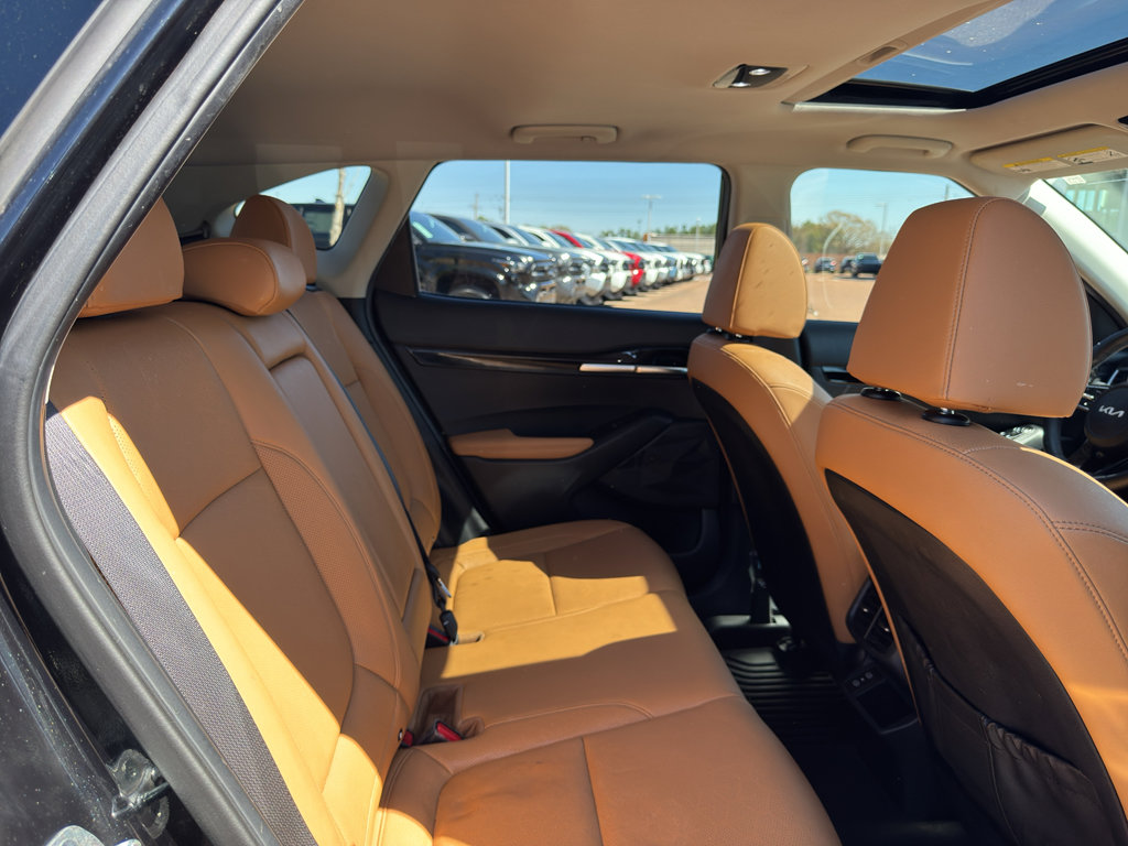 Used 2024 Kia Seltos EX image 16