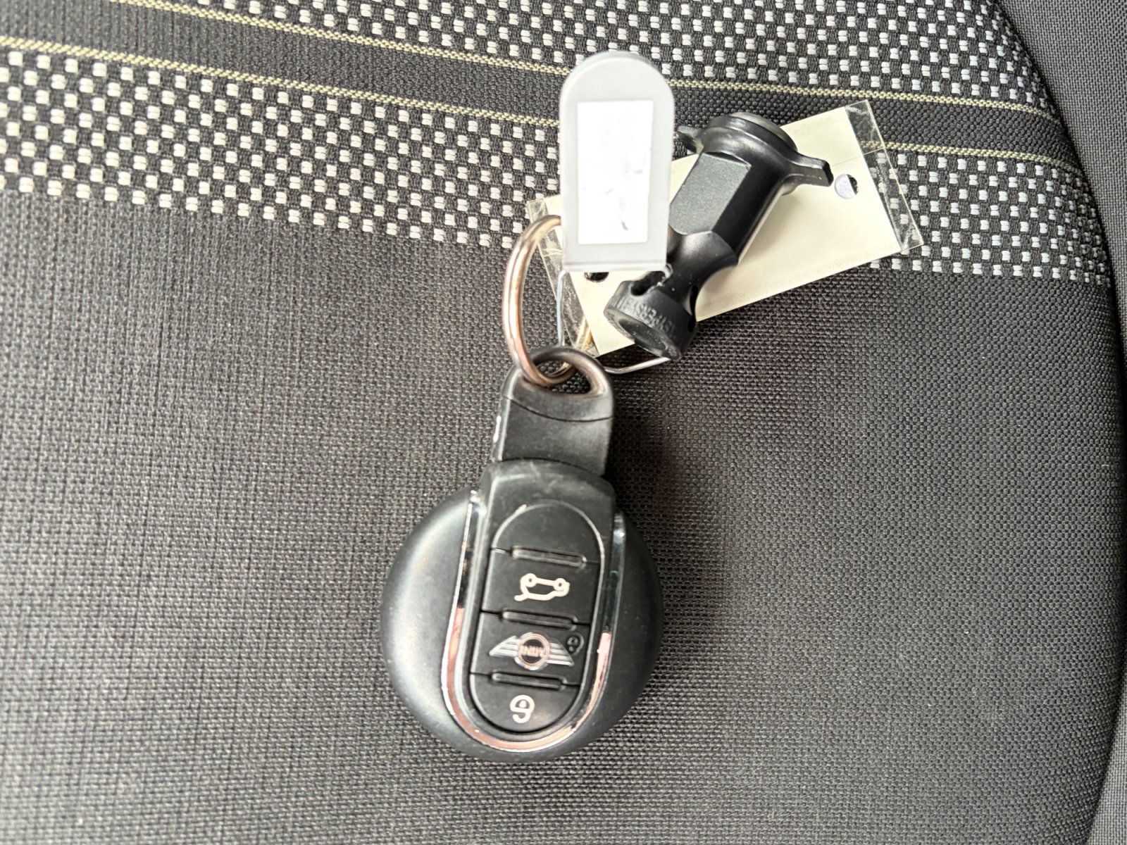 Used 2015 MINI Cooper 2-Door Hardtop image 31