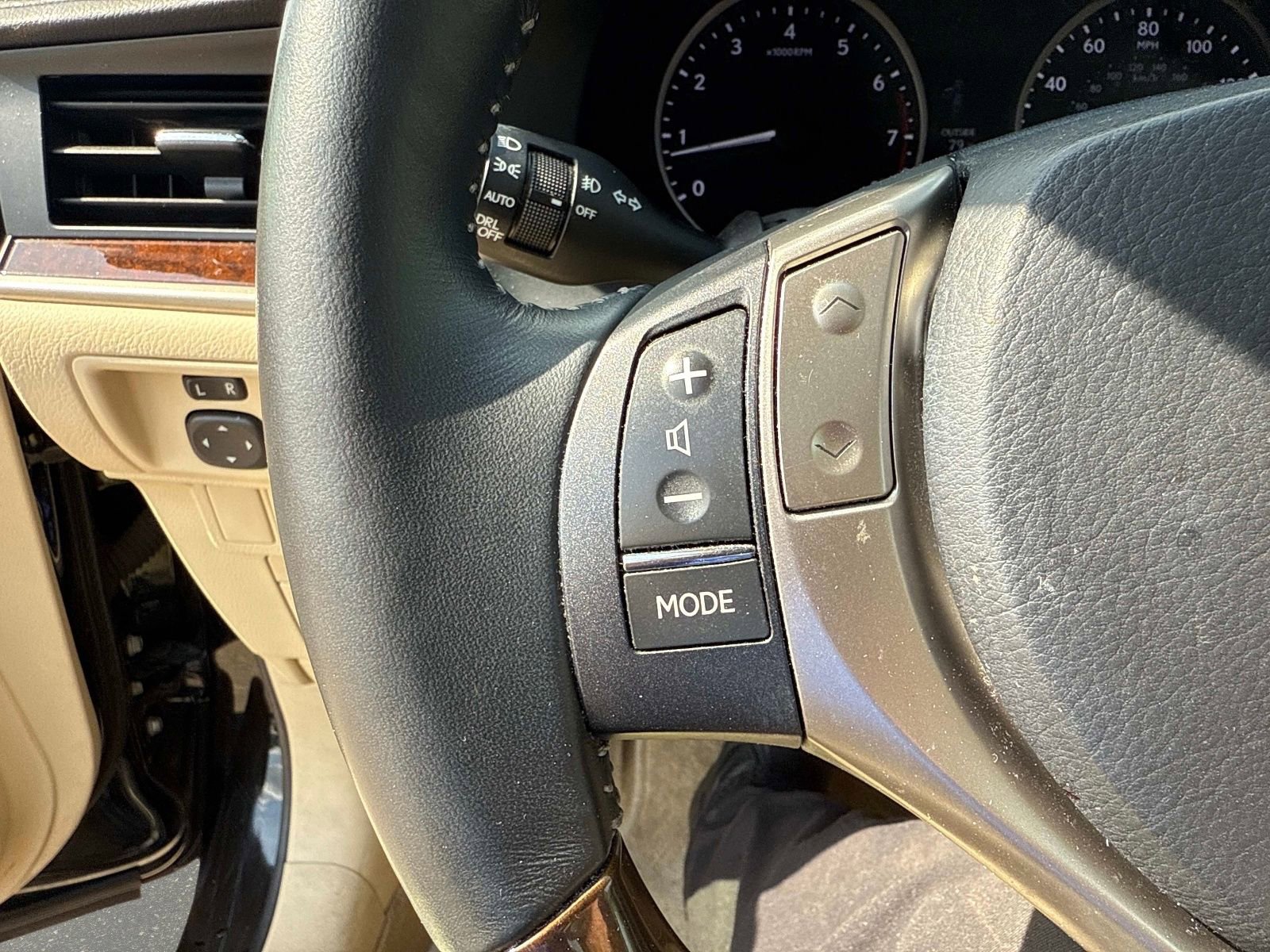 Used 2014 Lexus ES 350 w/ Luxury Package image 26