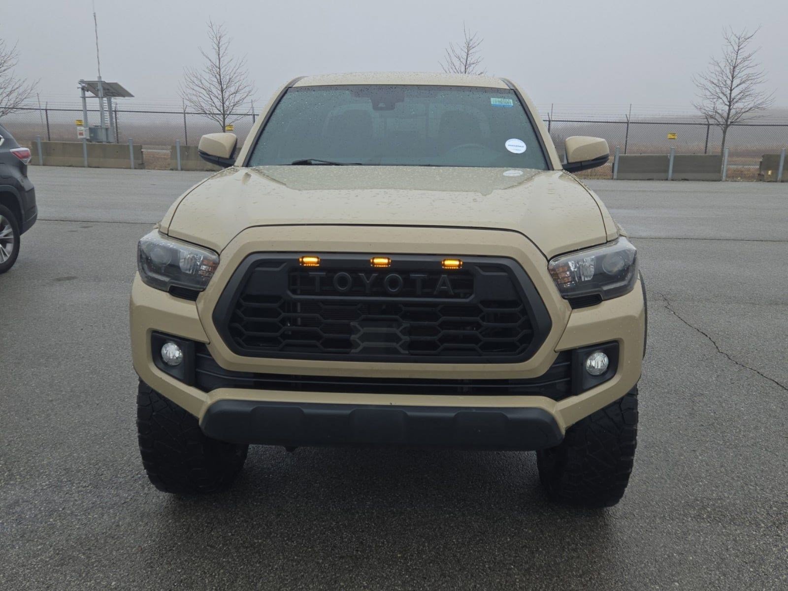 Used 2019 Toyota Tacoma TRD Off-Road image 2