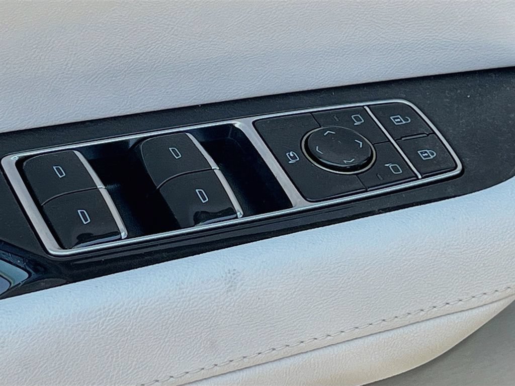Used 2026 Cadillac Vistiq Luxury AWD/4WD image 18