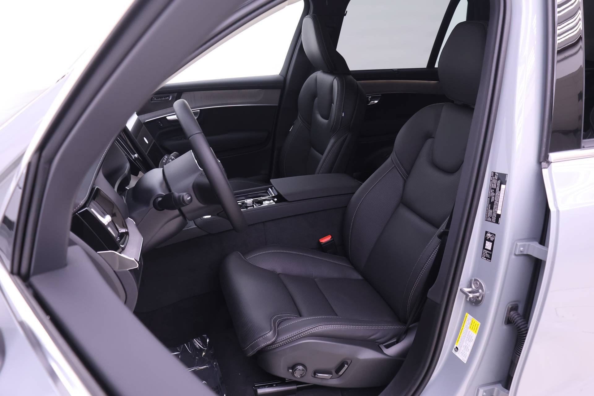 New 2026 Volvo XC90 T8 Ultra w/ Protection Package Premier AWD/4WD image 7