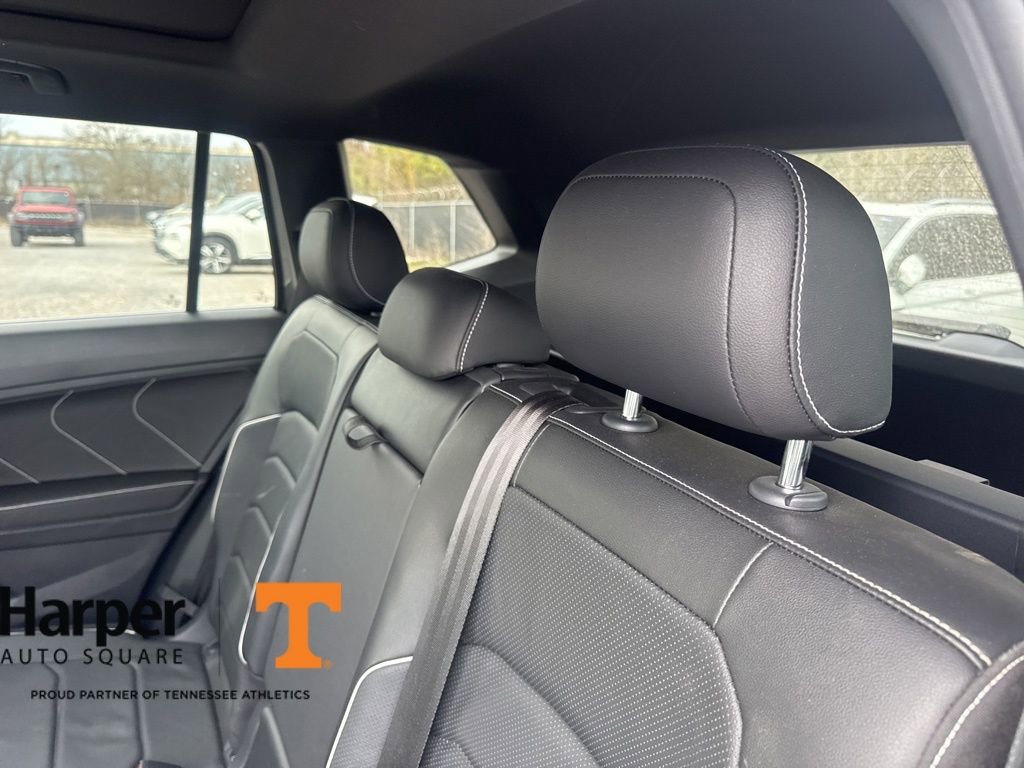 Used 2022 Volkswagen Tiguan SEL R-Line image 9