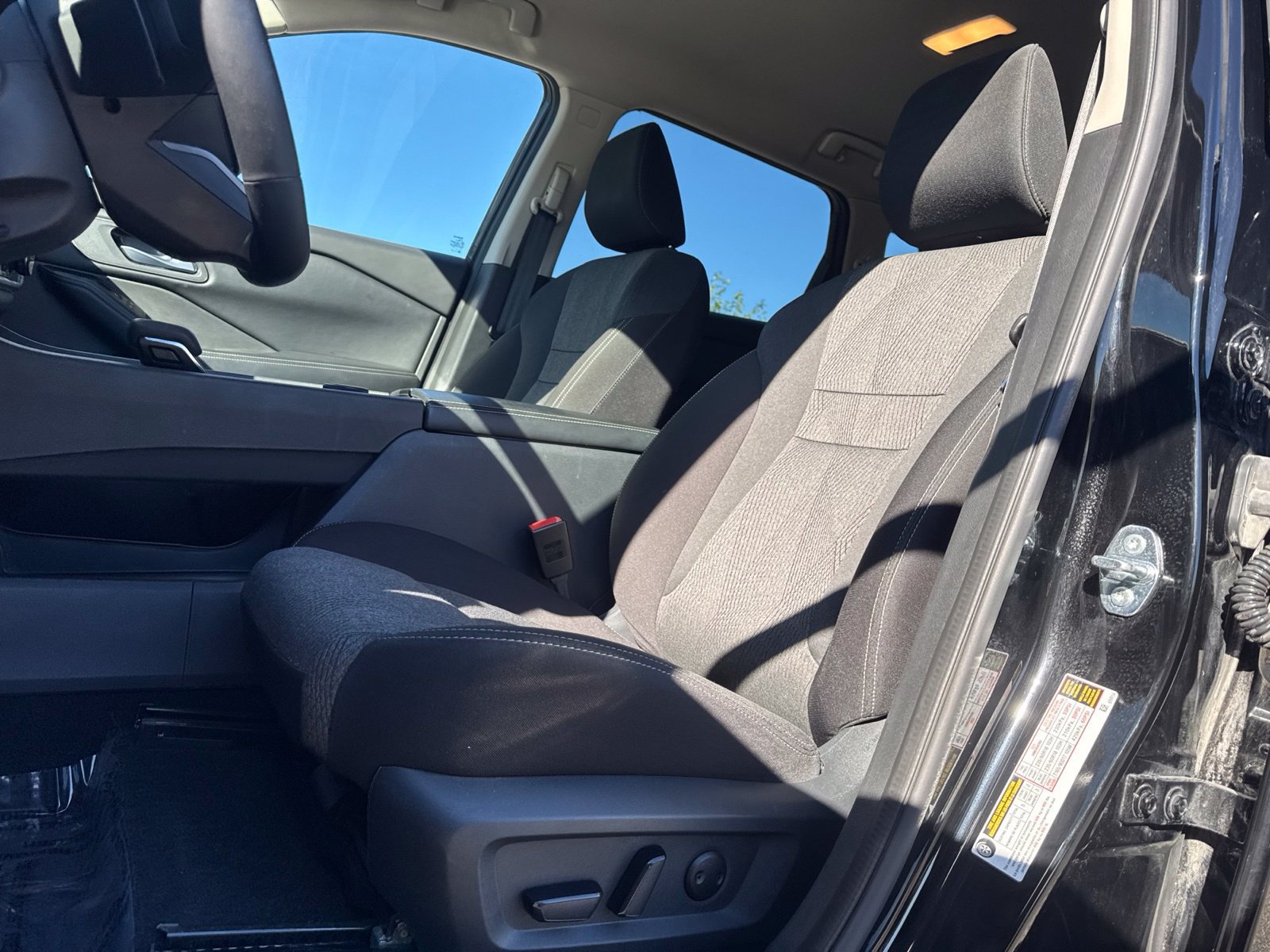 Used 2025 Nissan Rogue SV AWD/4WD image 13