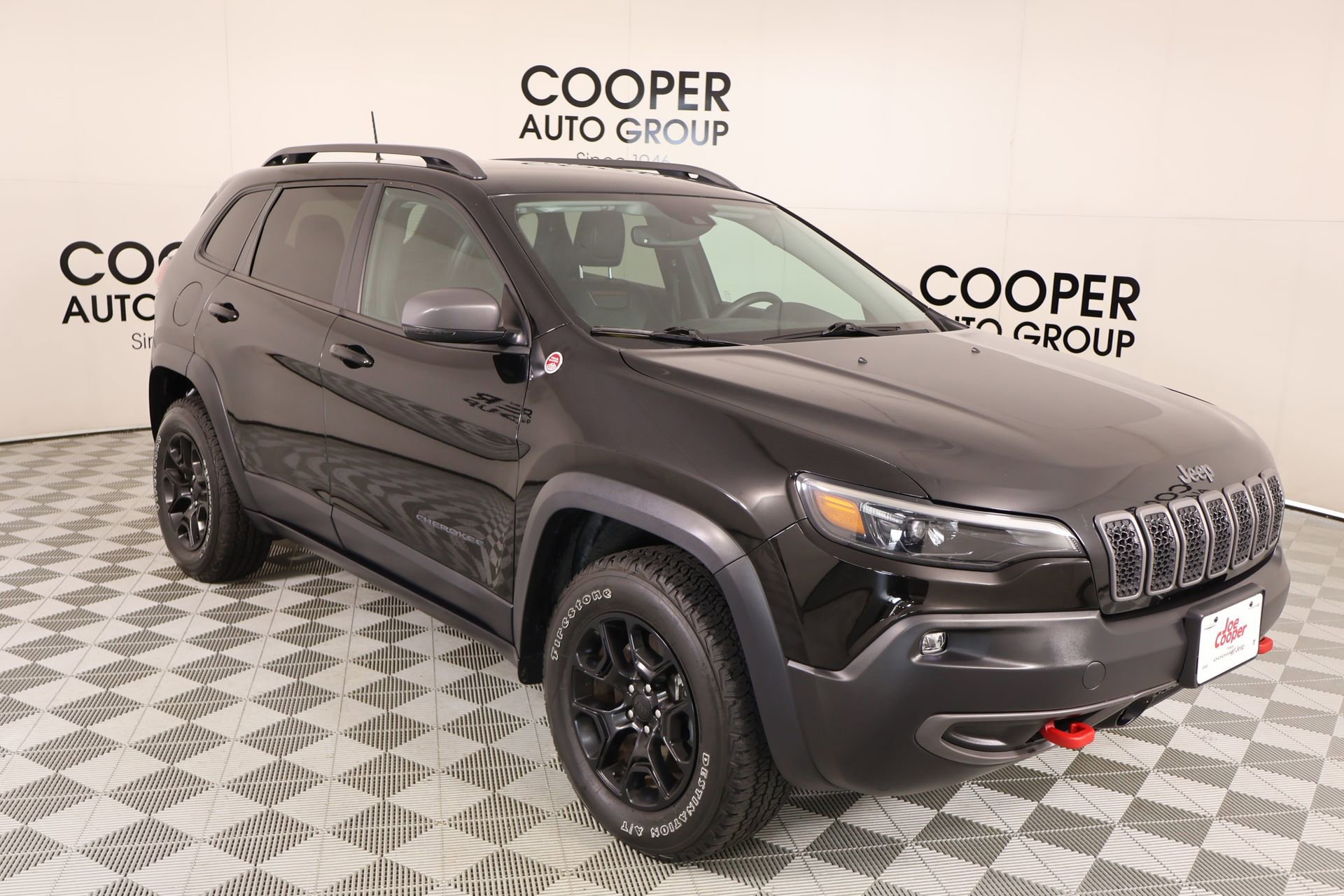Used 2021 Jeep Cherokee Trailhawk w/ Comfort/Convenience Group AWD/4WD image 1