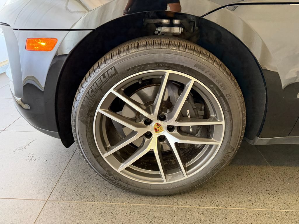 Certified 2026 Porsche Macan AWD/4WD image 10