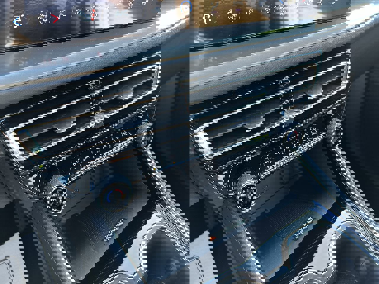 New 2026 Chevrolet Traverse LT image 28