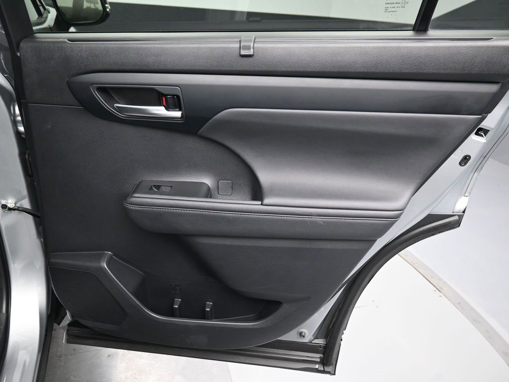 Certified 2023 Toyota Highlander XSE image 35