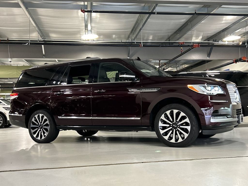 Used 2024 Lincoln Navigator L Reserve AWD/4WD image 4