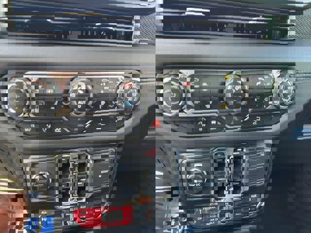 New 2025 Jeep Gladiator Rubicon w/ Convenience Group image 39