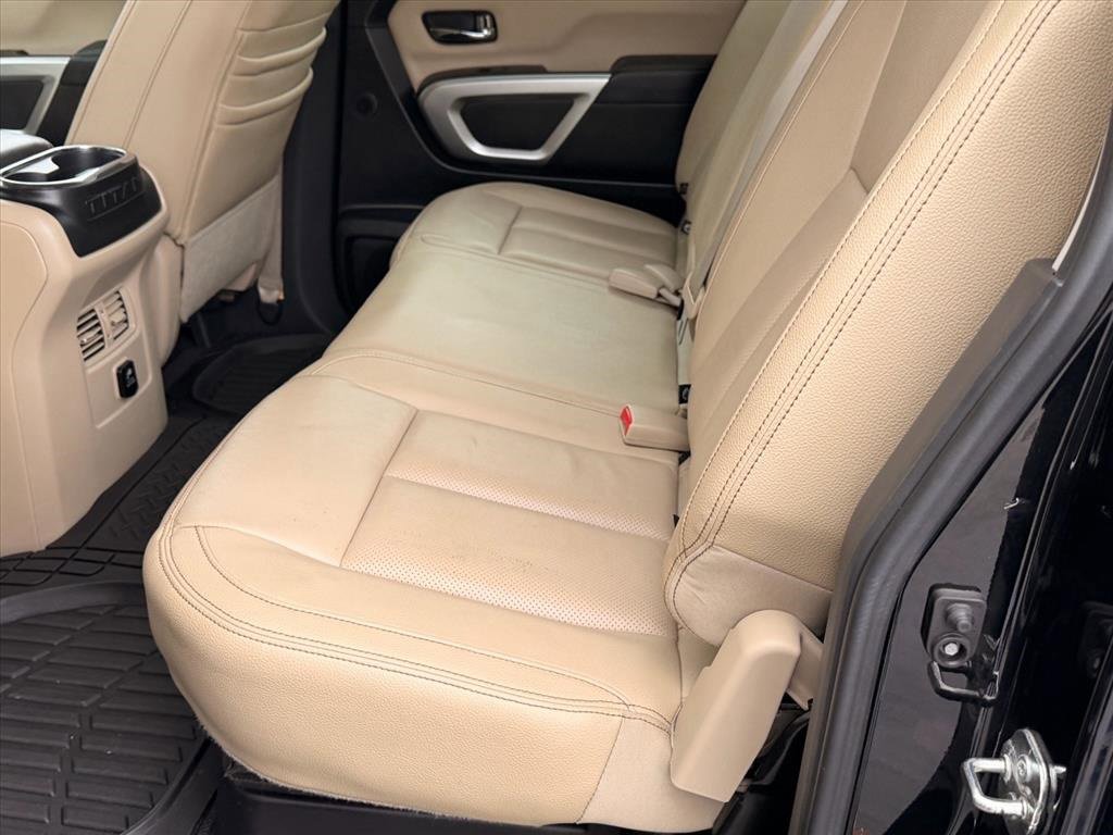 Used 2018 Nissan Titan SL image 14
