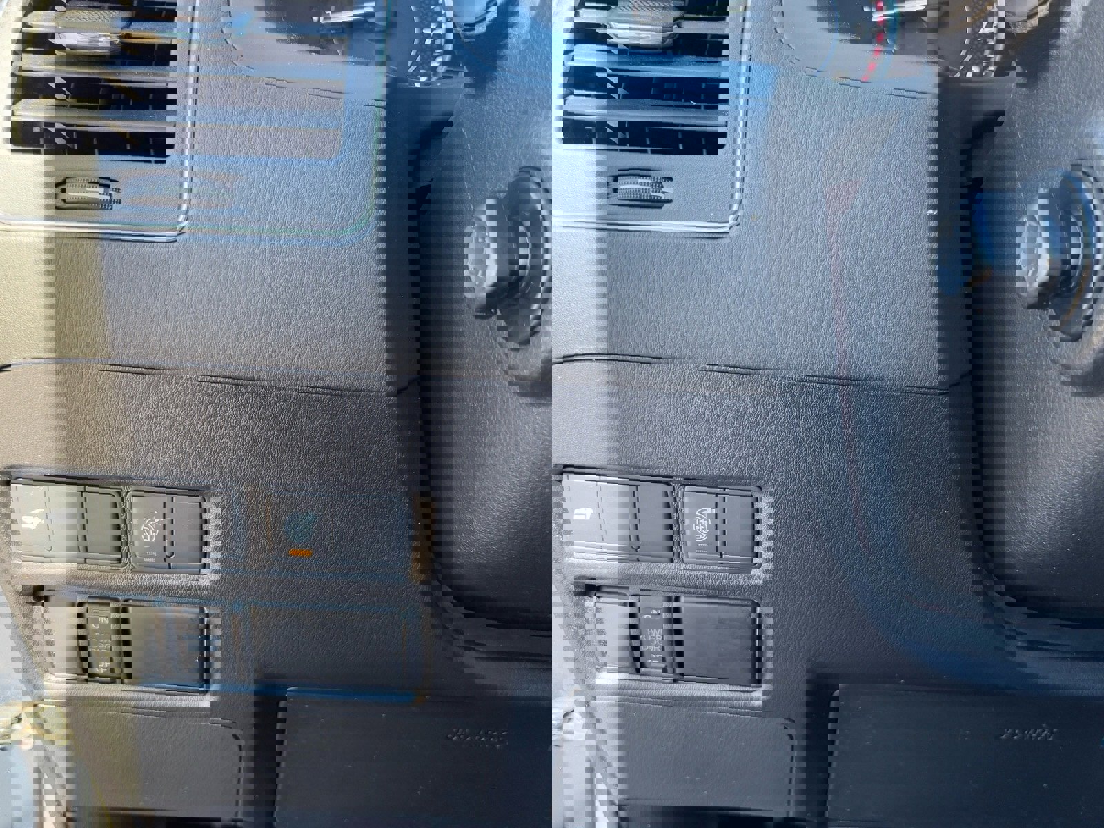 Used 2021 Nissan Armada SL w/ Captain's Chairs Package image 28