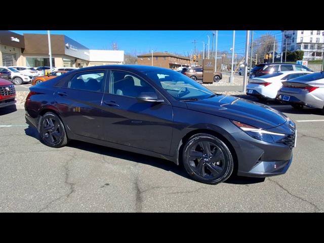 Certified 2023 Hyundai Elantra SEL FWD image 2