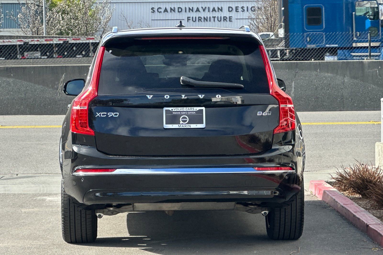 Certified 2025 Volvo XC90 B6 Plus image 8