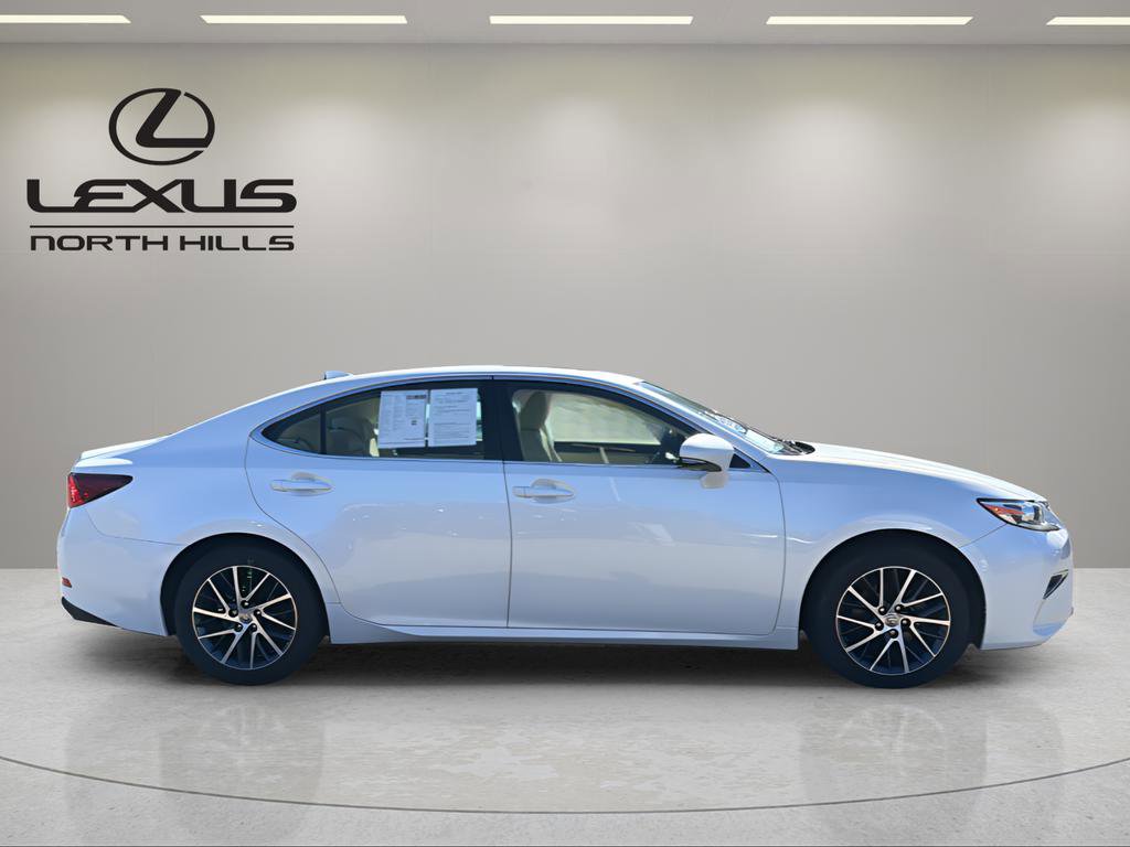 Used 2016 Lexus ES 350 w/ Navigation System Package image 5