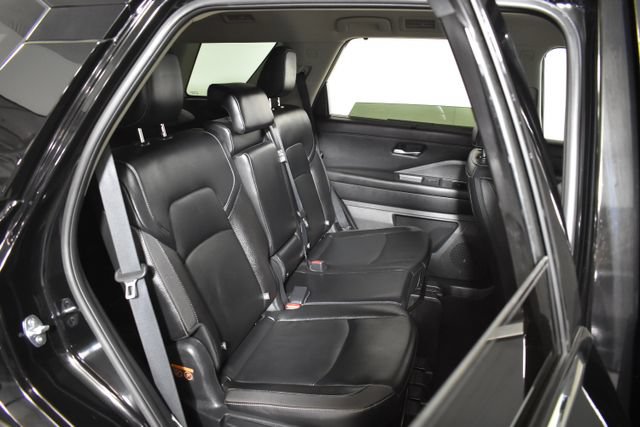Used 2023 Nissan Pathfinder SL AWD/4WD image 35