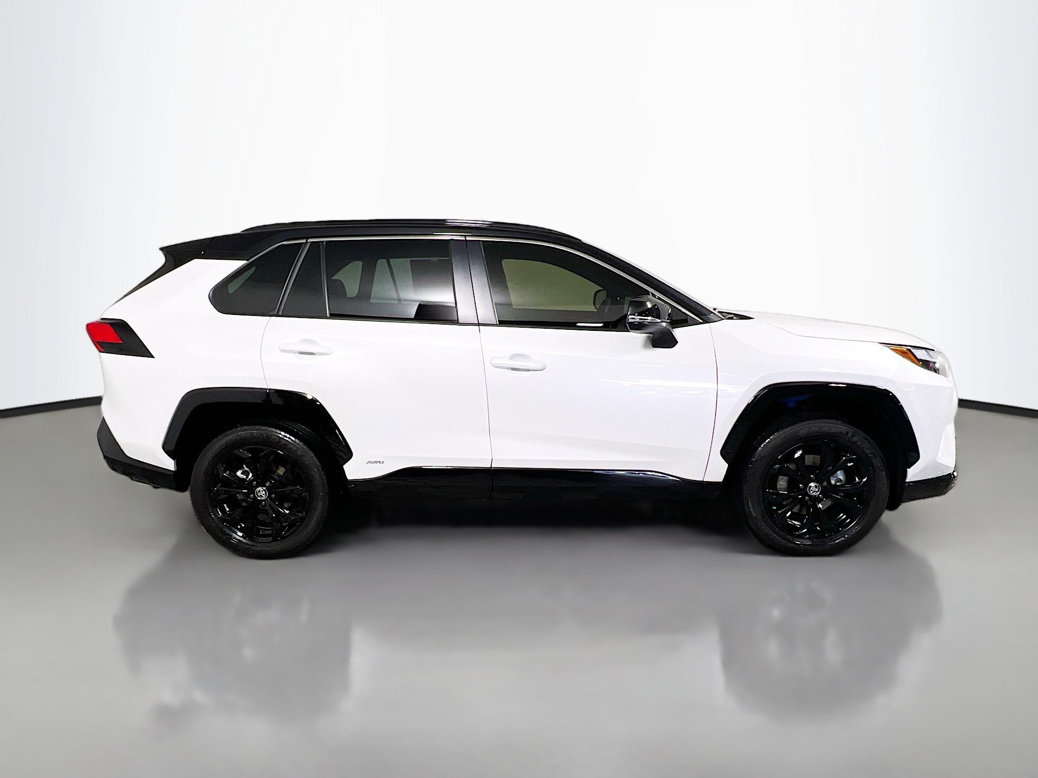 Used 2023 Toyota RAV4 XSE AWD/4WD image 3