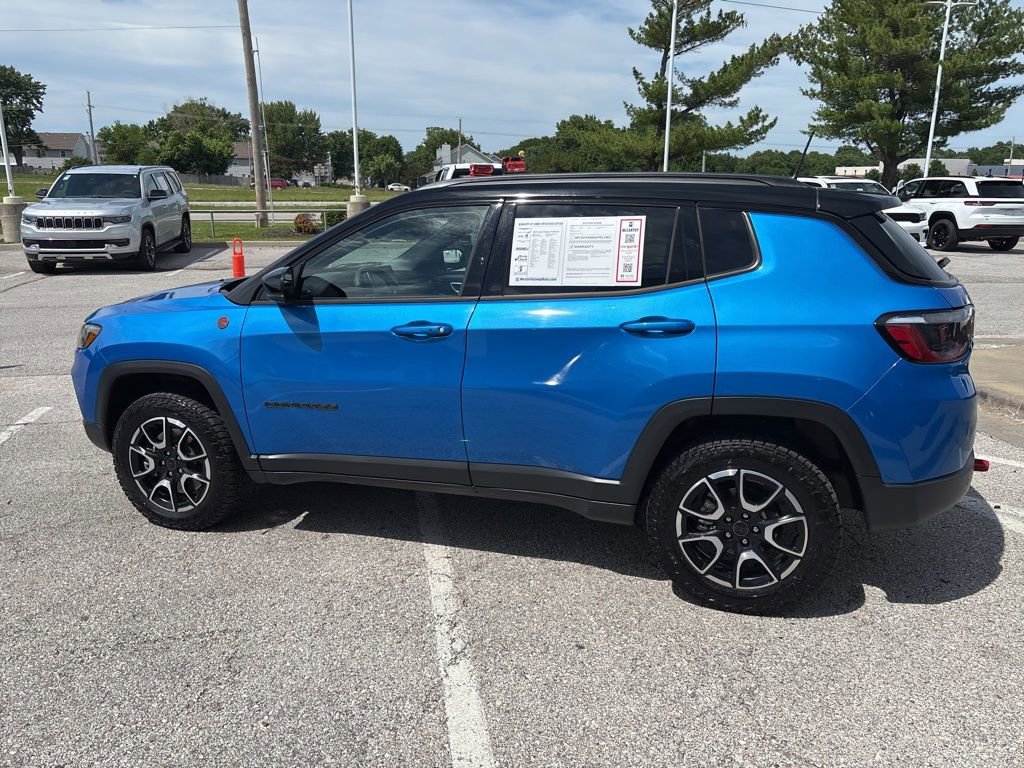 Used 2025 Jeep Compass Trailhawk AWD/4WD image 15
