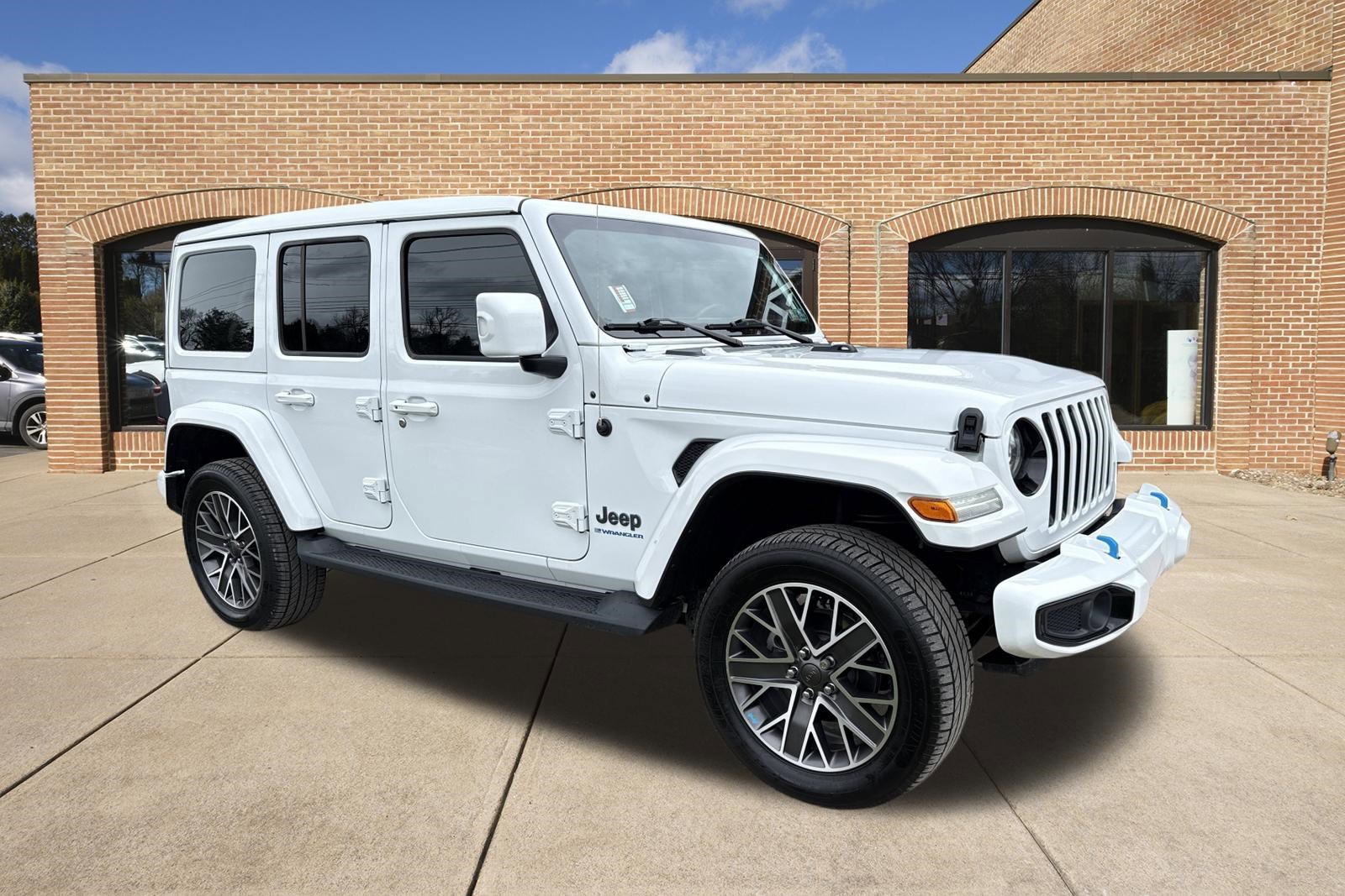 Used 2023 Jeep Wrangler Unlimited Sahara AWD/4WD image 1