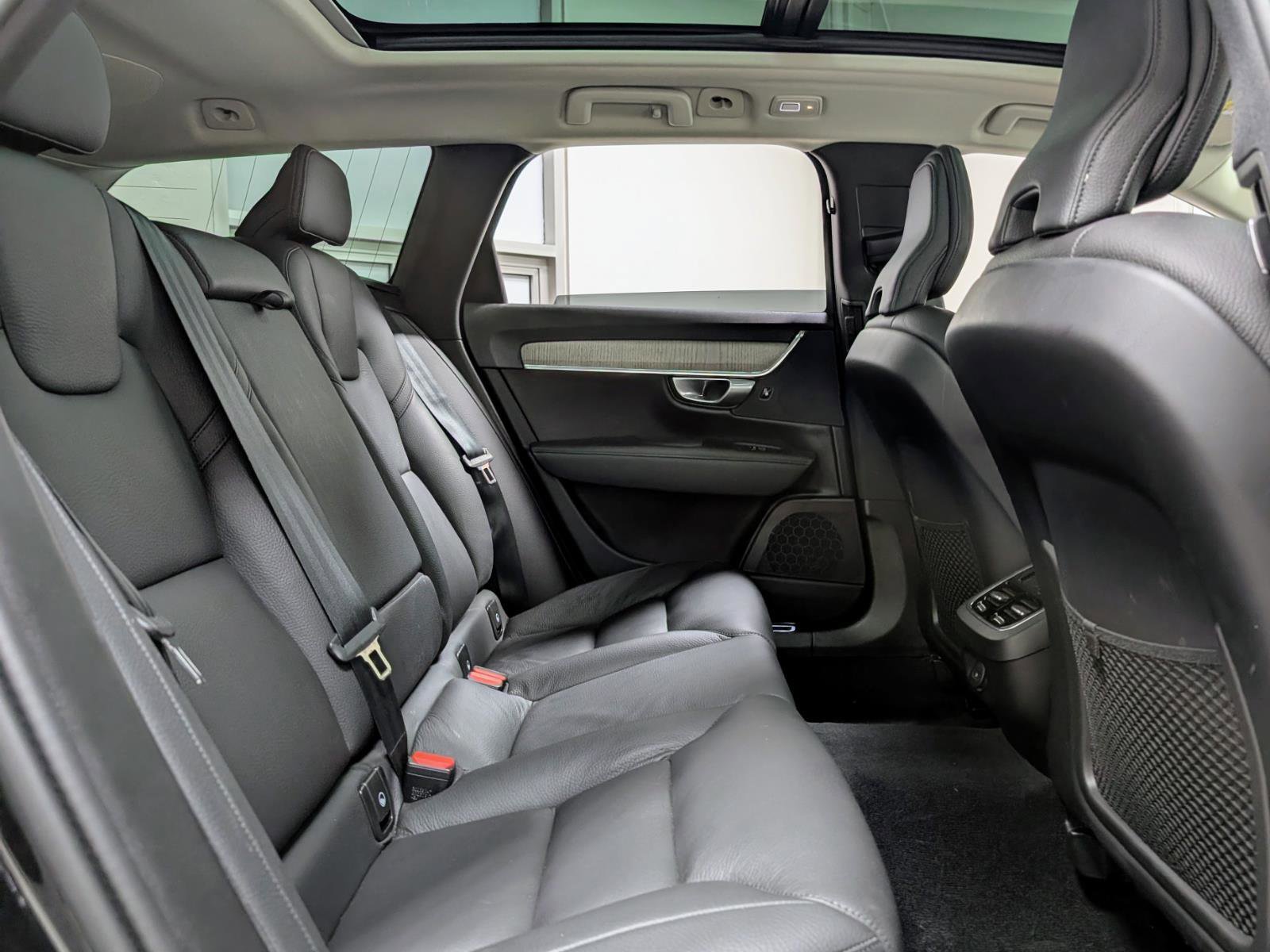 Used 2024 Volvo V90 B6 Cross Country Plus w/ Climate Package image 24