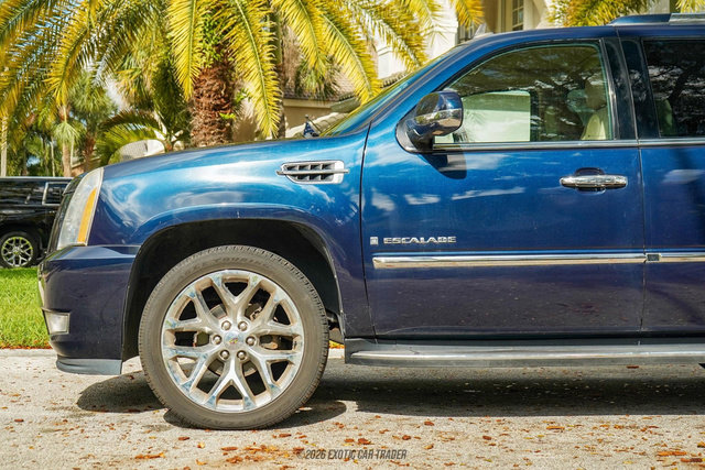 Used 2009 Cadillac Escalade AWD image 4