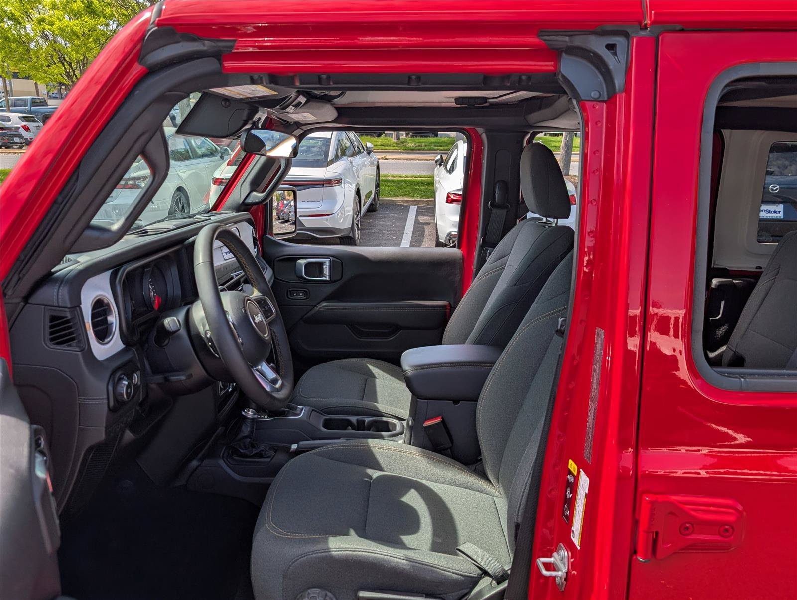 Used 2025 Jeep Wrangler Unlimited Sahara AWD/4WD image 14