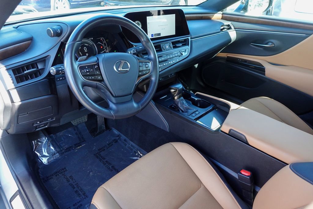 Used 2025 Lexus ES 300h w/ Premium Package image 11