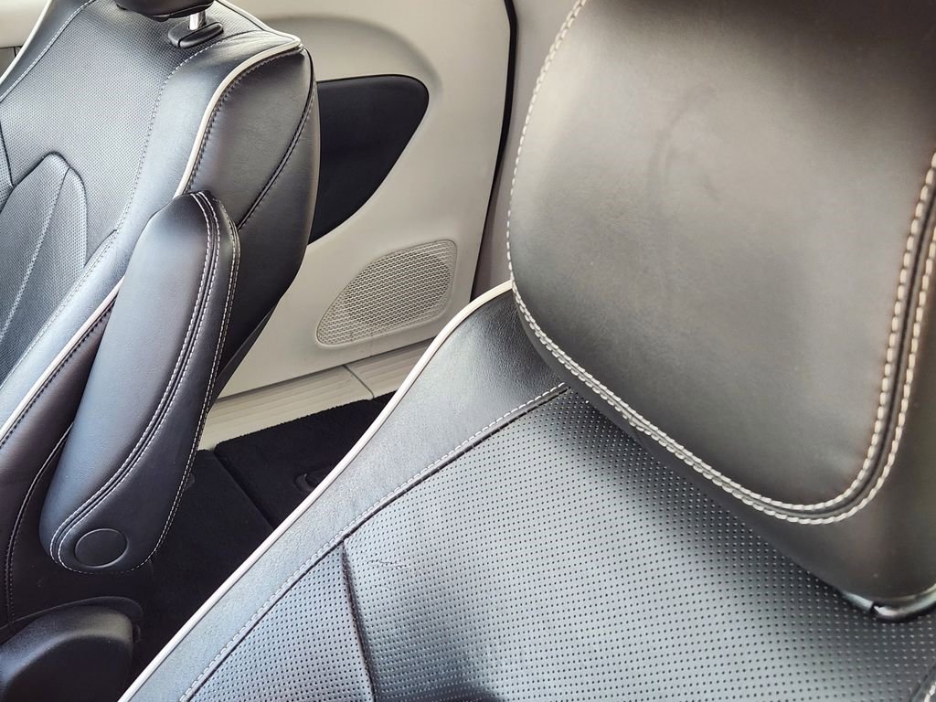 Used 2023 Chrysler Pacifica Limited image 15