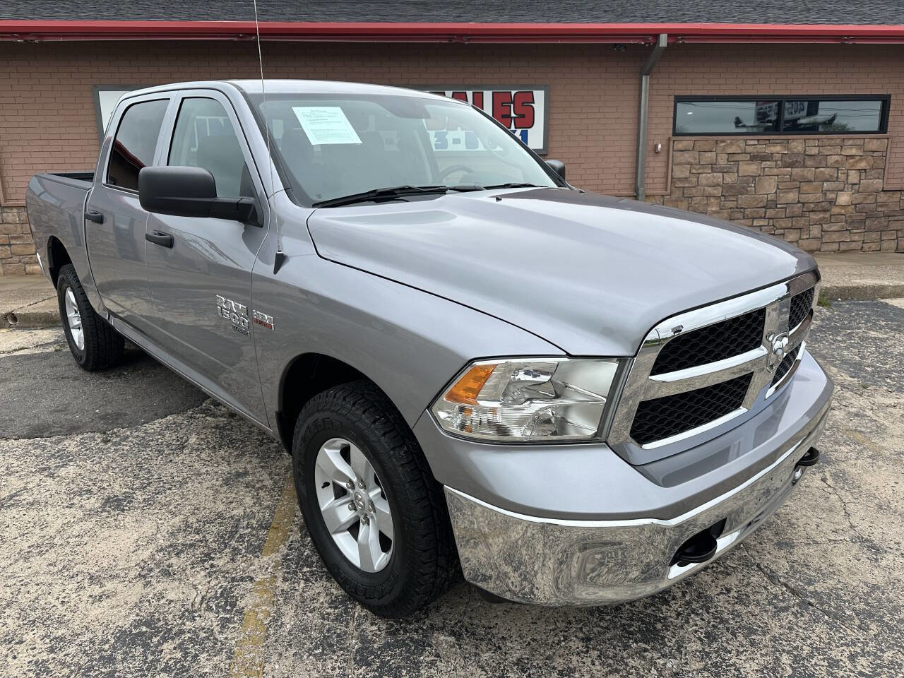 Used 2024 RAM 1500 4x4 Crew Cab Classic w/ Chrome Appearance Group image 3