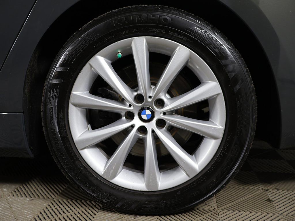 Used 2021 BMW 740i xDrive w/ Premium Package image 25