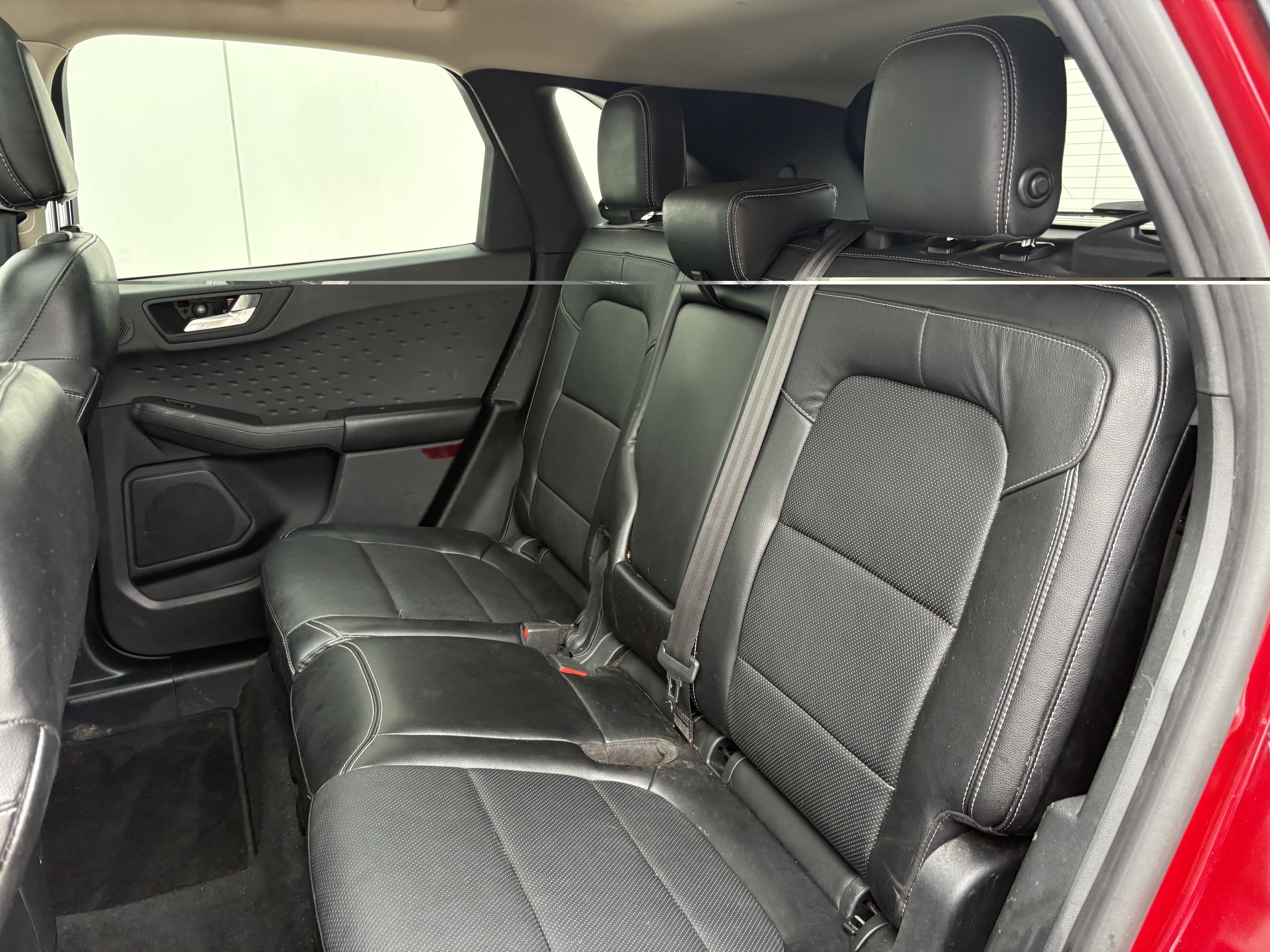 Used 2020 Ford Escape Titanium w/ Titanium Premium Package 2.0 AWD/4WD image 10