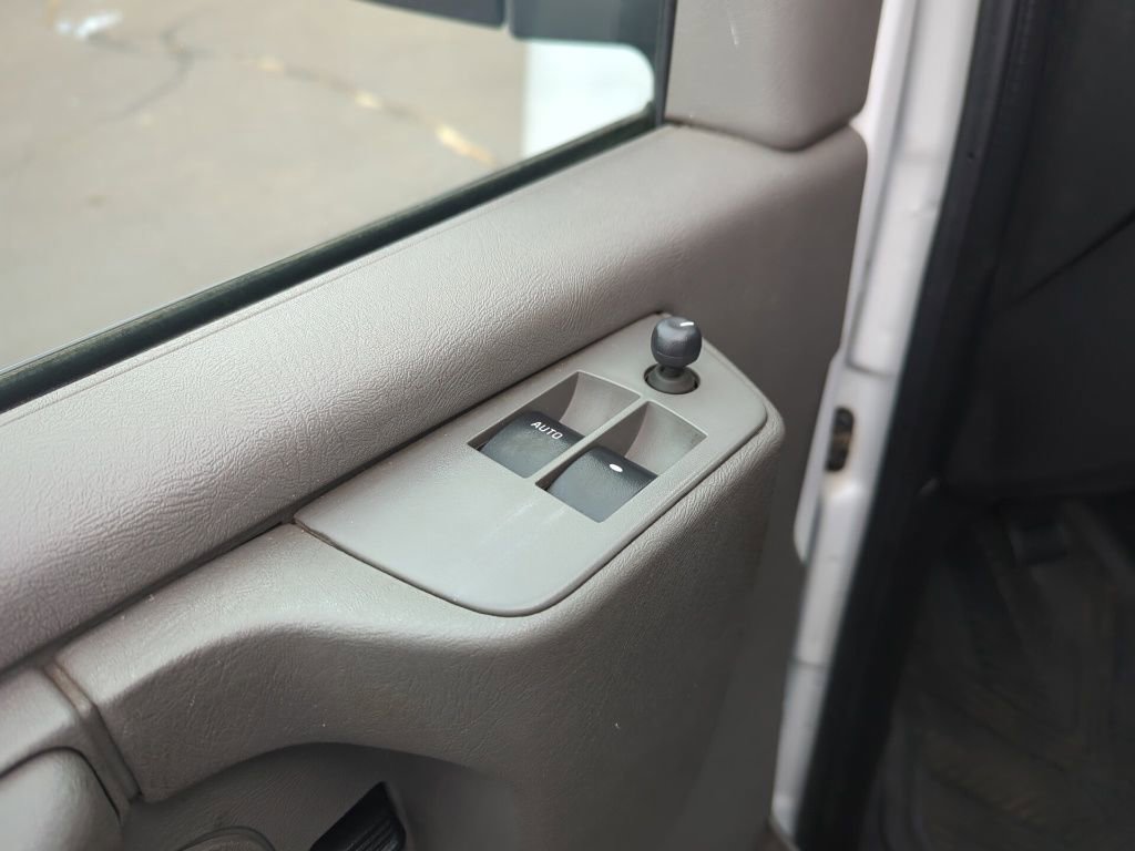 Used 2014 Chevrolet Express 3500 Extended image 19