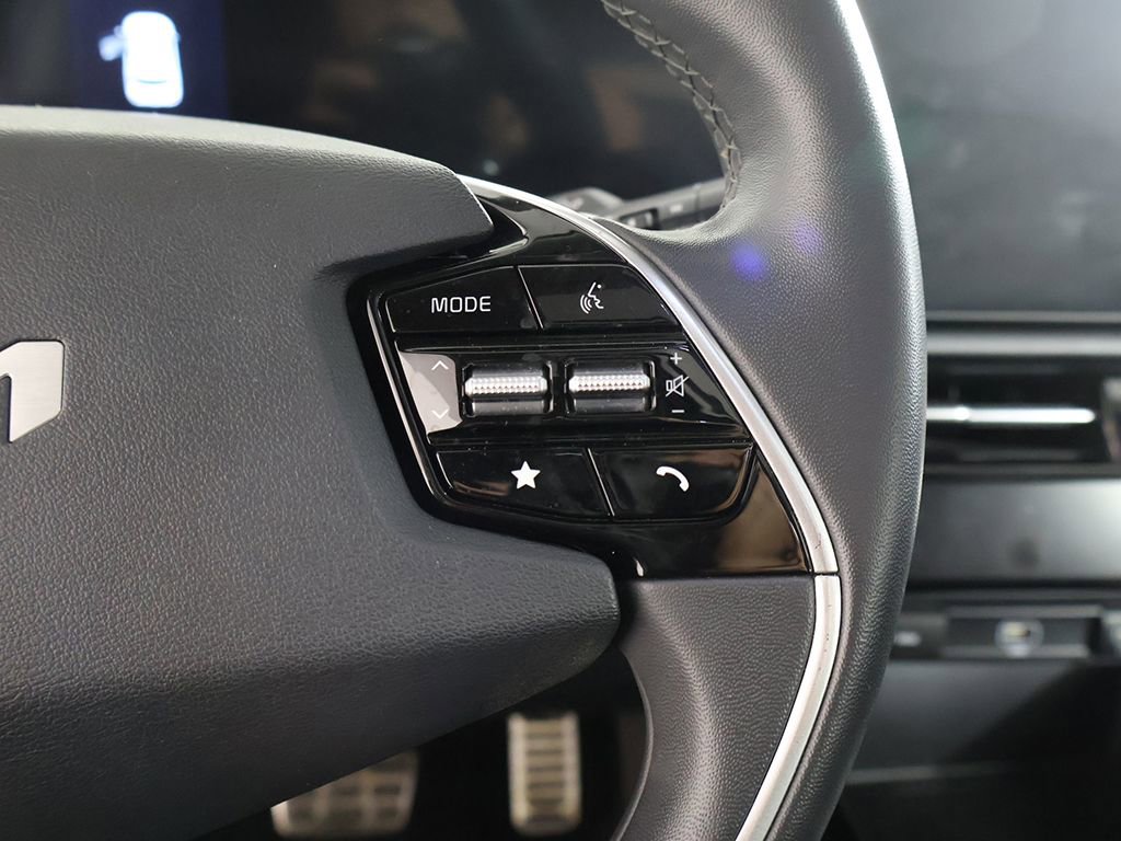 Used 2023 Kia Niro EX Touring image 45