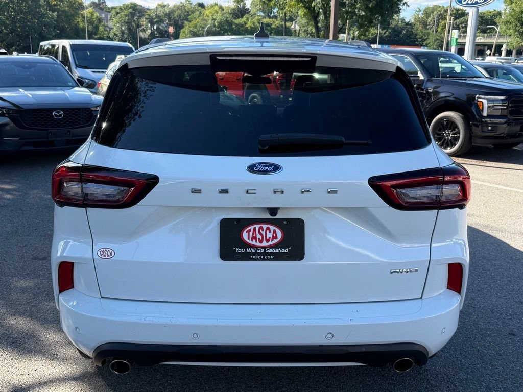Used 2023 Ford Escape ST-Line w/ Tech Pack #1 AWD/4WD image 9
