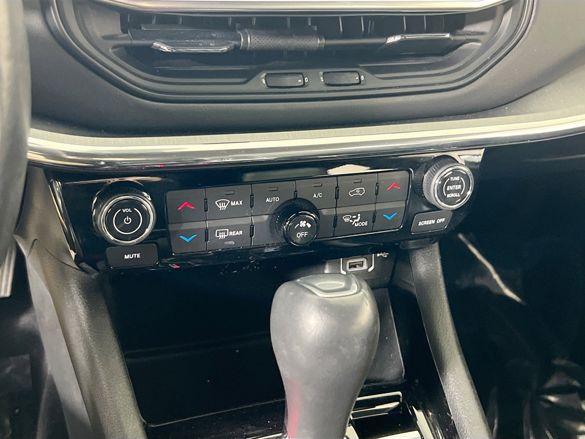 Used 2022 Jeep Compass High Altitude AWD/4WD image 17