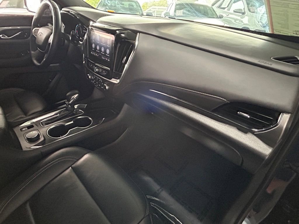 Used 2023 Chevrolet Traverse LT image 28