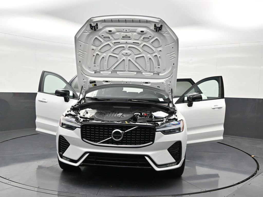 Used 2024 Volvo XC60 B5 Plus image 39
