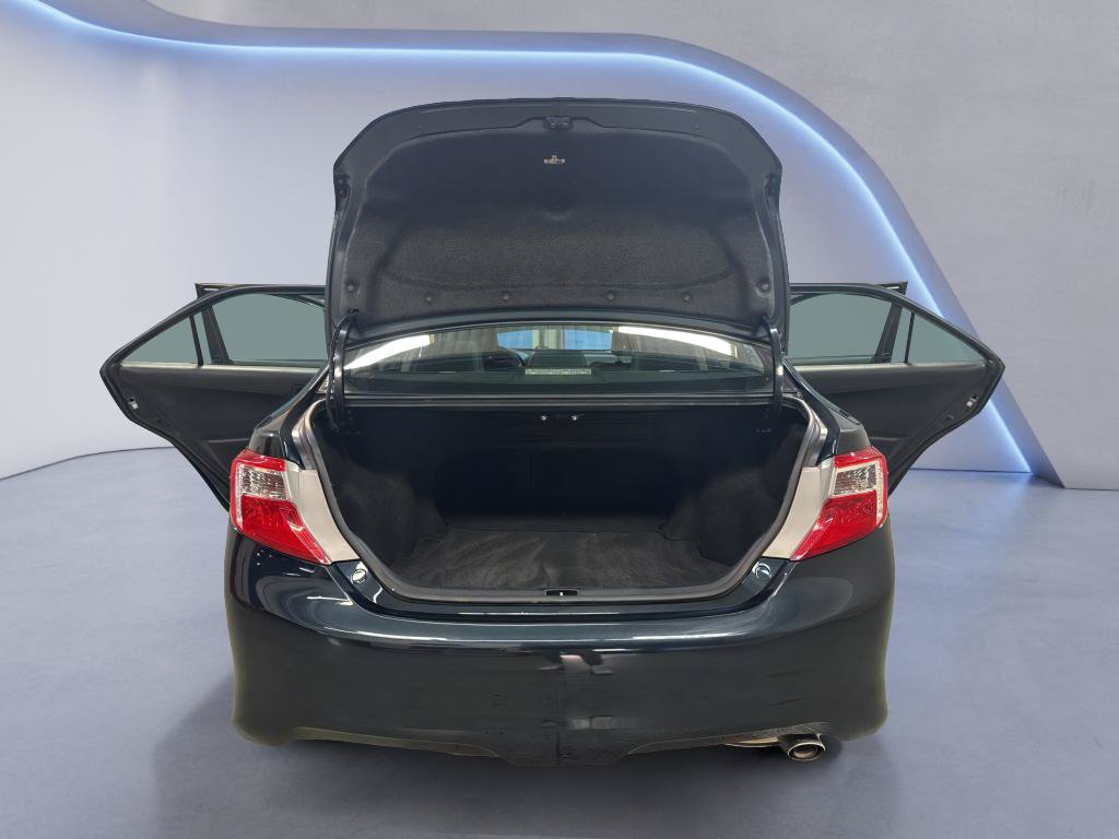 Used 2014 Toyota Camry SE FWD image 13