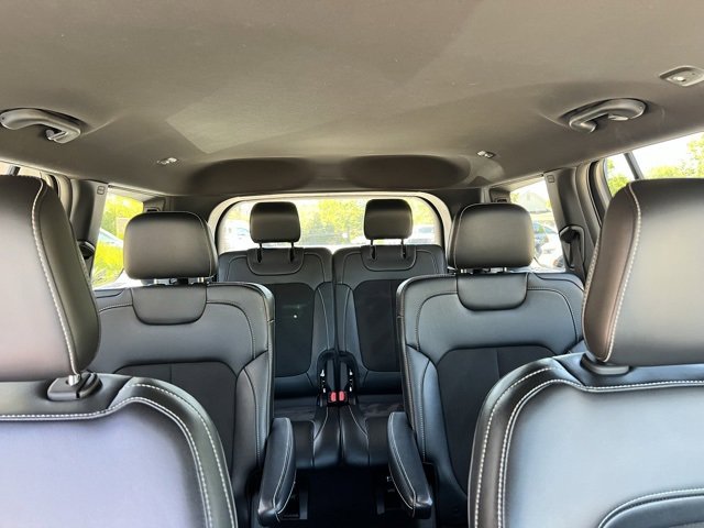 Used 2023 Jeep Grand Cherokee L Laredo image 42