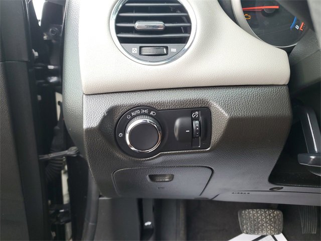 Used 2011 Chevrolet Cruze LS image 22