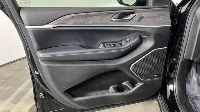 Used 2022 Jeep Grand Cherokee L Limited image 22