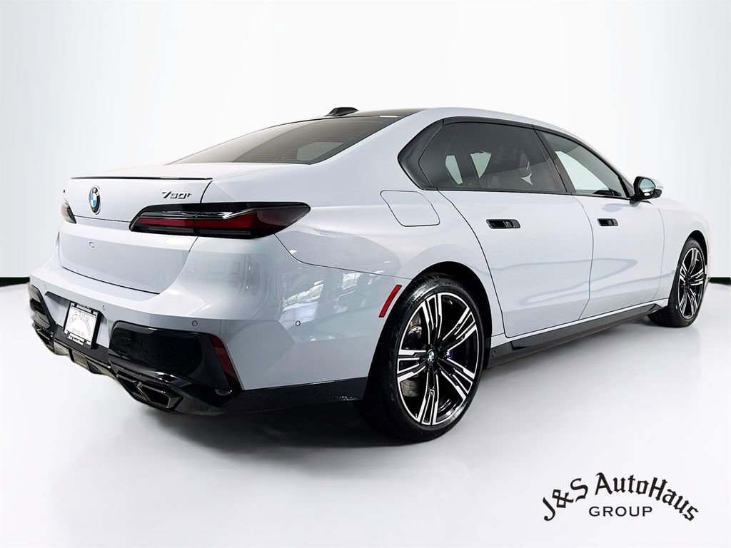 Used 2023 BMW 760i xDrive w/ Executive Package AWD/4WD image 7