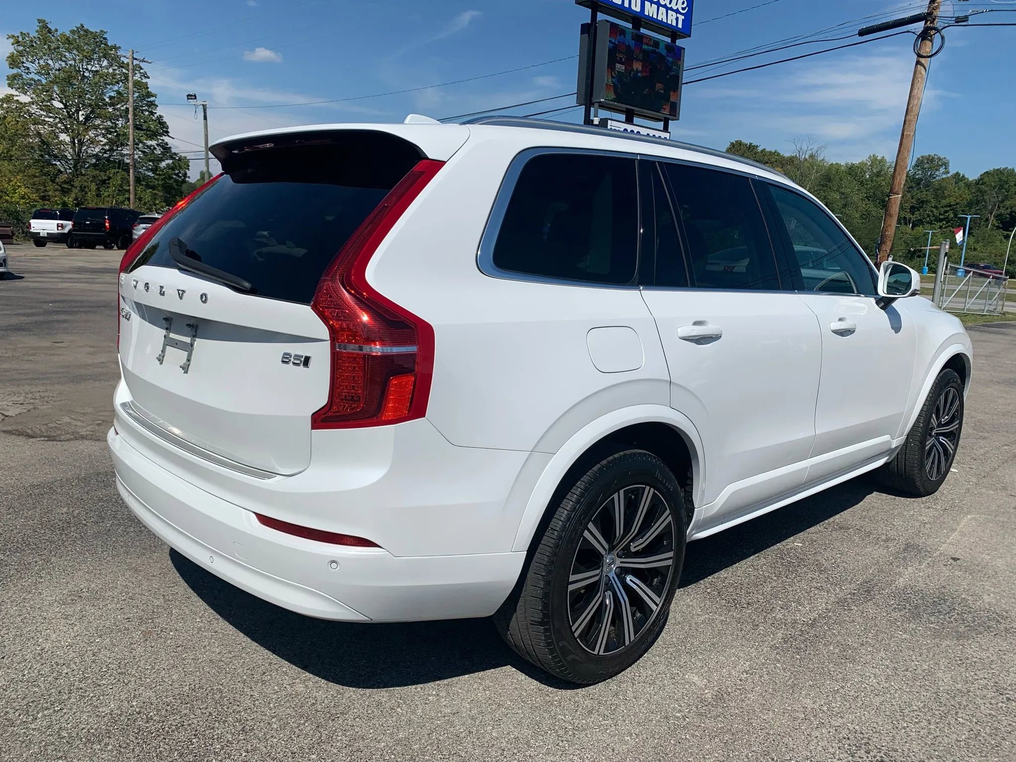 Used 2023 Volvo XC90 B5 Core w/ Protection Package Premier image 6
